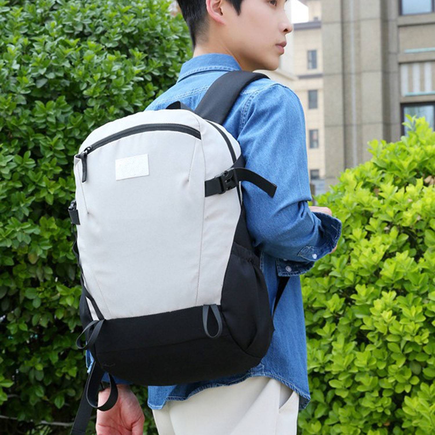 Large Capacity Lightweight Waterproof Hiking Backpack - Image 5